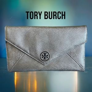 TORY BURCH SILVER LEATHER WALLET ORGANIZER WRISTLET CLUTCH BAG Mother’s Day GIFT